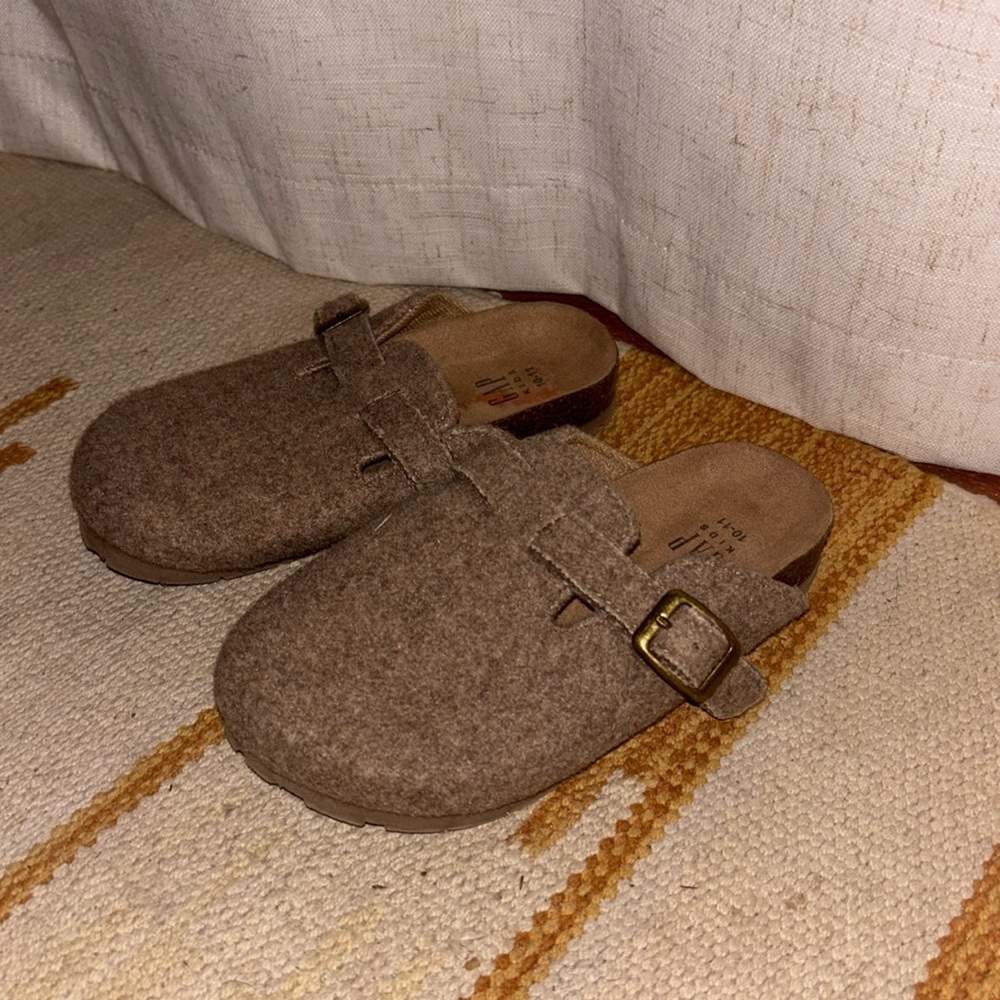 Gap clogs